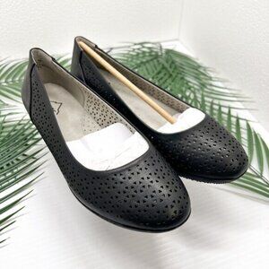 Cliffs by White Mountain Cindy Women's Perforated Ballet Flats Size 8 NWB